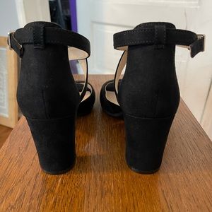 Life Stride Allison Black Microsuede Heels.